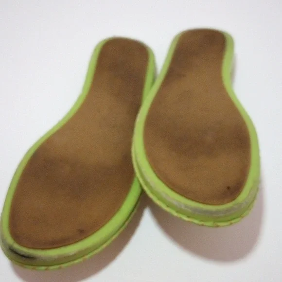 Gianni Bini Lime Green leather strap sandals. Stitched design. Size 8 - Picture 6 of 9